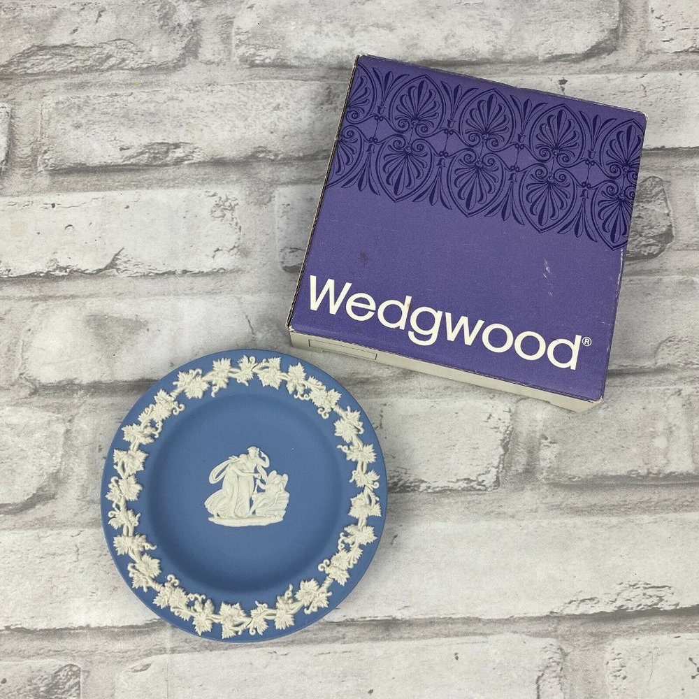 Wedgwood Jasper Pale Blue Round Tray Patrician